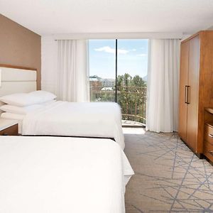 Non-Smoking Queen Two Room Suite